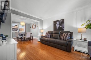 Photo 5: 686 MOREWOOD CRESCENT in Ottawa: House for sale : MLS®# 1384512