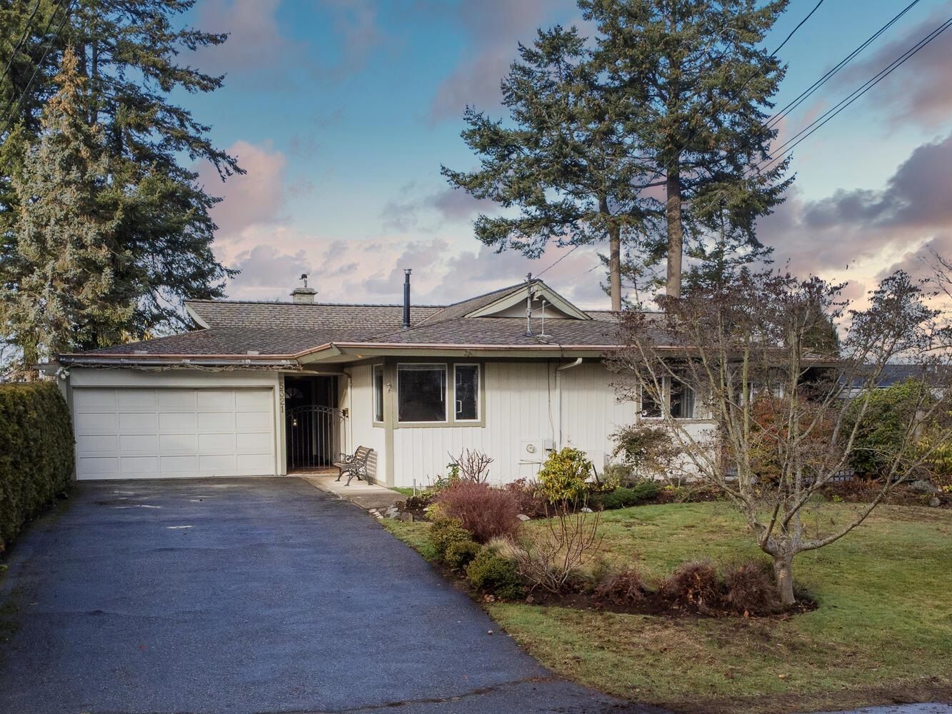 Main Photo: 5321 UPLAND Drive in Delta: Cliff Drive House for sale (Tsawwassen)  : MLS®# R2746833