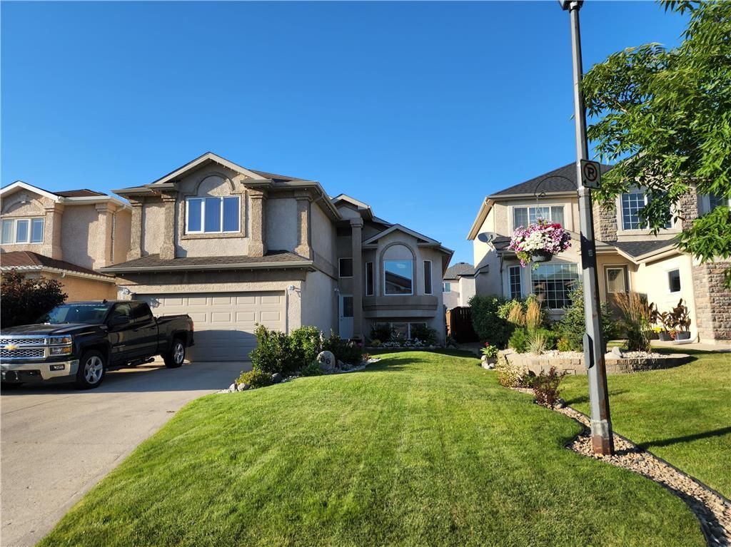 Main Photo: 66 Thorn Drive in Winnipeg: Amber Trails Residential for sale (4F)  : MLS®# 202219093