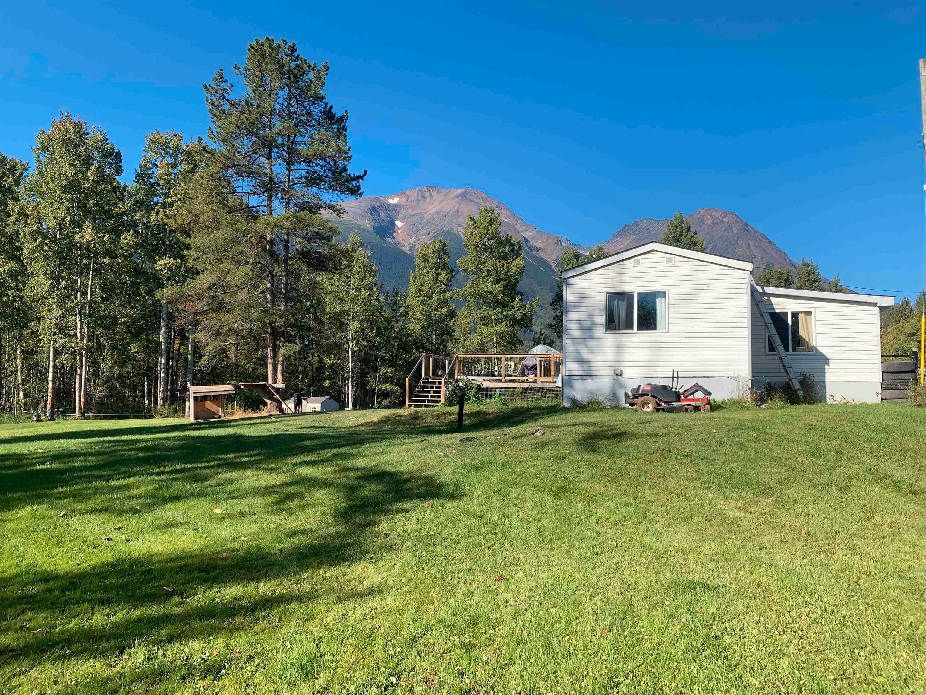 Main Photo: 5425 LAKE KATHLYN Road in Smithers: Smithers - Rural Manufactured Home for sale (Smithers And Area)  : MLS®# R2748451
