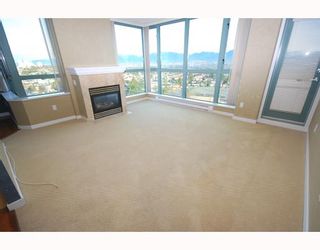 Photo 2: 2106 6659 SOUTHOAKS Crescent in Burnaby: Highgate Condo for sale in "GEMINI II" (Burnaby South)  : MLS®# V805531