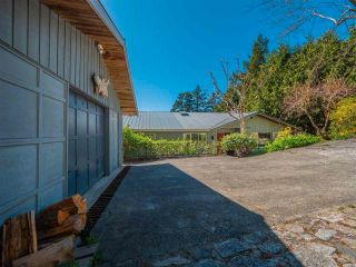 Photo 3: 5220 CLAYDON Road in Garden Bay: Pender Harbour Egmont House for sale (Sunshine Coast)  : MLS®# R2573318