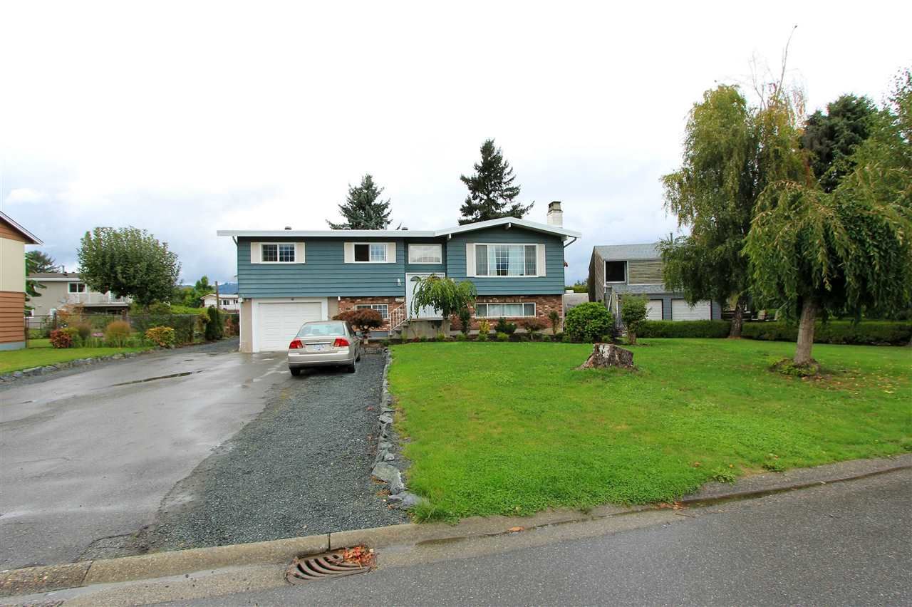 Main Photo: 45879 SILVER Avenue in Sardis: Sardis East Vedder Rd House for sale : MLS®# R2214449