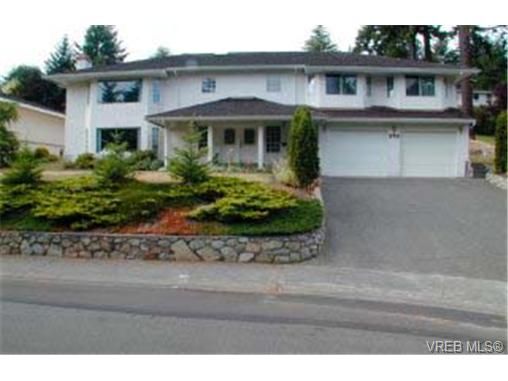 Main Photo: 940 Royal Oak Dr in VICTORIA: SE Broadmead House for sale (Saanich East)  : MLS®# 291192