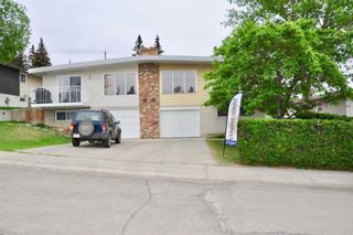 Photo 3: 614 Southland Green SW in Calgary: Southwood Semi Detached (Half Duplex) for sale : MLS®# A2058936