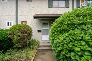 Photo 3: 117 32880 BEVAN Way in Abbotsford: Central Abbotsford Townhouse for sale in "Bevan Gardens" : MLS®# R2705804