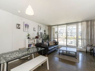 Photo 3: 513 221 UNION Street in Vancouver: Mount Pleasant VE Condo for sale in "V6A" (Vancouver East)  : MLS®# R2267246