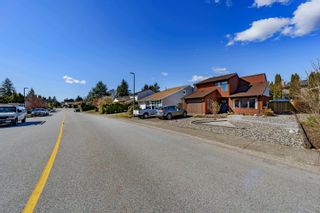 Photo 2: 3247 DUNKIRK Avenue in Coquitlam: New Horizons House for sale : MLS®# R2763034