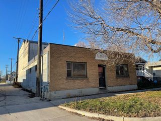 Photo 1: 290 Laura Street in Winnipeg: Industrial for sale : MLS®# 202330424