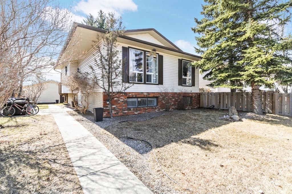 Main Photo: 7636 Ranchero Drive NW in Calgary: Ranchlands Detached for sale : MLS®# A1213691