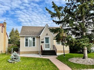 Photo 1: 239 St Anthony Avenue in Winnipeg: West Kildonan Residential for sale (4D)  : MLS®# 202330312