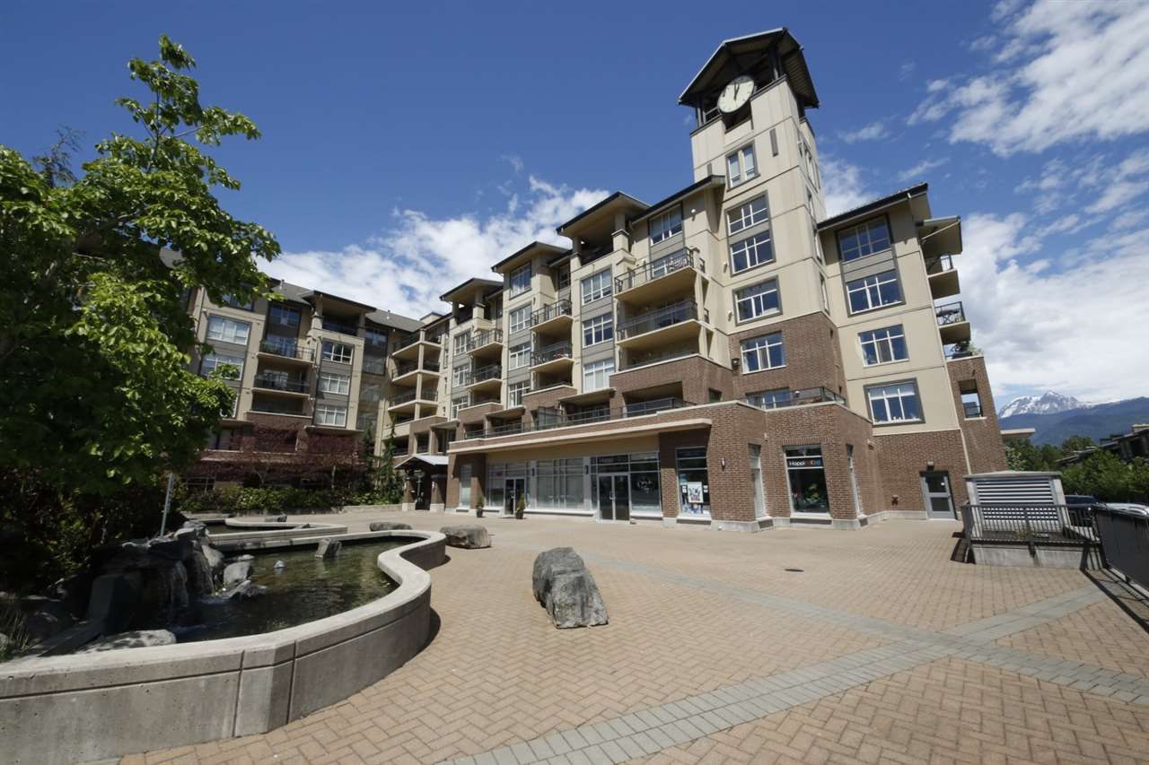 Main Photo: 318 1211 VILLAGE GREEN Way in Squamish: Downtown SQ Condo for sale in "ROCKCLIFF AT EAGLEWIND" : MLS®# R2372303