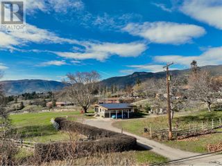 Photo 1: 303 Hyslop Drive in Penticton: House for sale : MLS®# 10309501