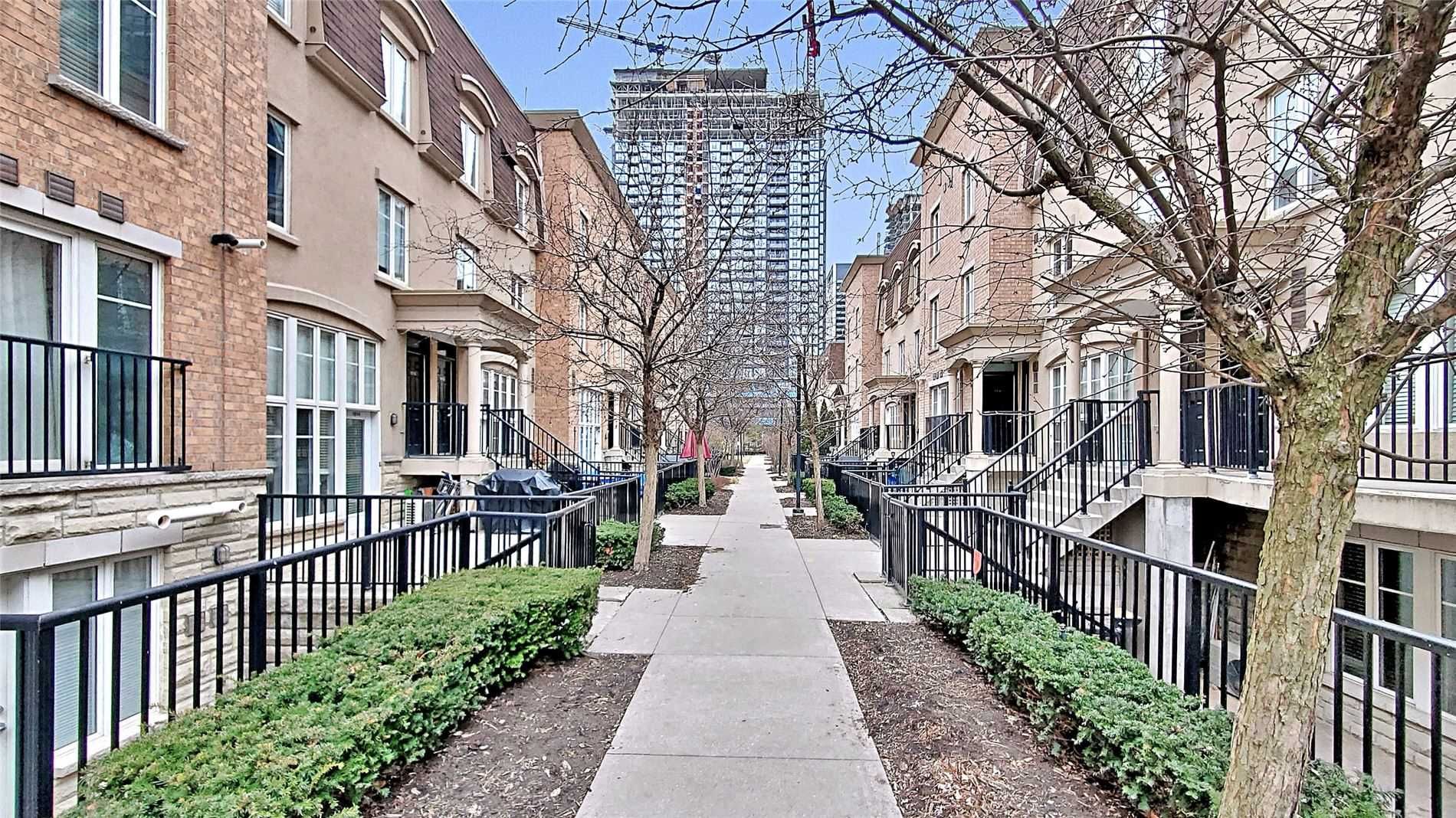 Main Photo: 54 East Liberty St 1011 in Toronto: Condo for sale : MLS®# C4720375