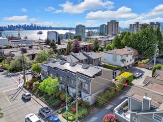 Main Photo: 311 ST. ANDREWS Avenue in North Vancouver: Lower Lonsdale Townhouse for sale in "ST. ANDREWS MEWS" : MLS®# R2881198