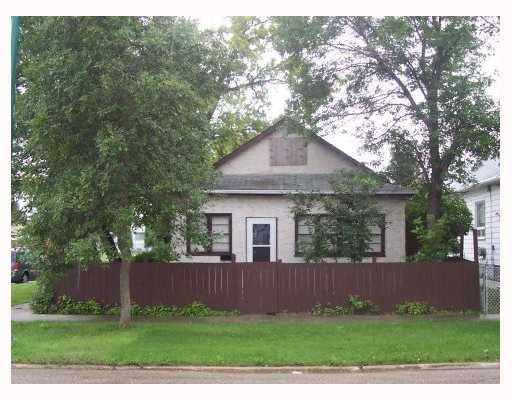 Main Photo: 902 MANITOBA Avenue in WINNIPEG: North End Single Family Detached for sale (North West Winnipeg)  : MLS®# 2713347