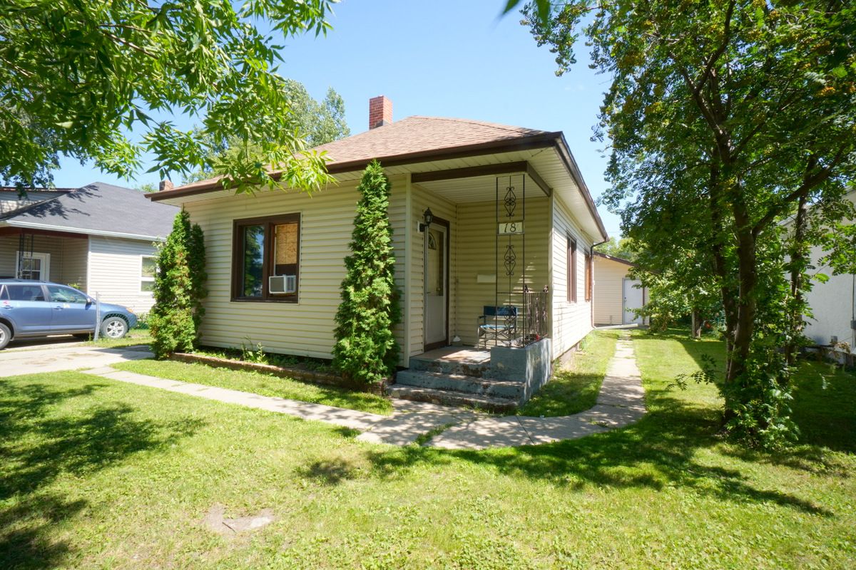 Main Photo: 18 8th St NE in Portage la Prairie: House for sale : MLS®# 202219017