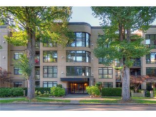 Photo 1: 110 2181 W 10TH Avenue in Vancouver: Kitsilano Condo for sale in "THE TENTH AVE" (Vancouver West)  : MLS®# V844401