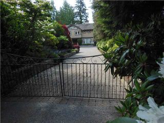 Photo 2: 3866 LONSDALE Avenue in North Vancouver: Upper Lonsdale House for sale in "UPPER LONSDALE" : MLS®# V1123324