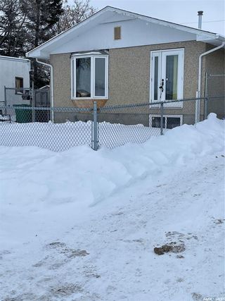 Photo 1: 1342 18th Street West in Prince Albert: West Flat Residential for sale : MLS®# SK914047