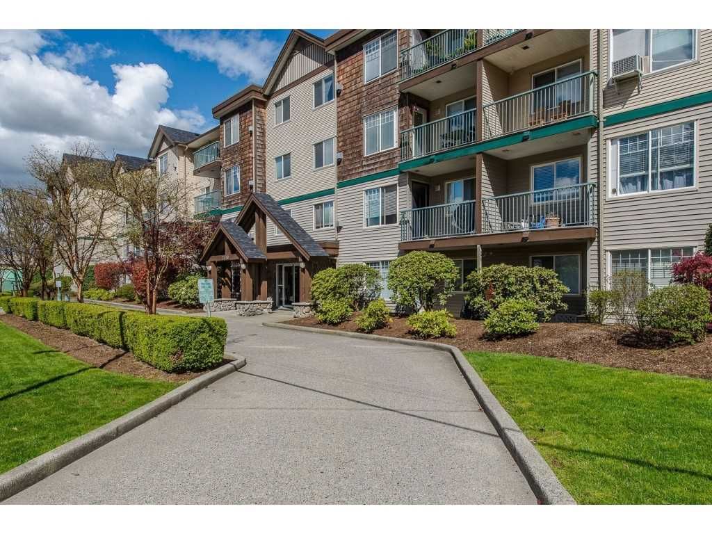 Main Photo: 403 2350 WESTERLY Street in Abbotsford: Abbotsford West Condo for sale in "Stonecroft Estates" : MLS®# R2359486