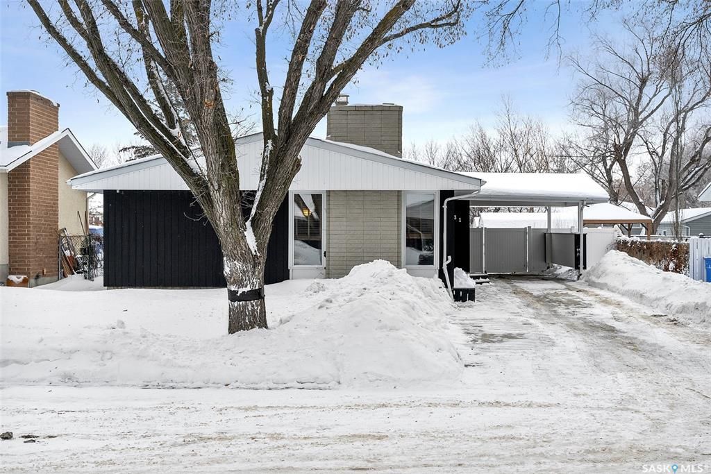 Main Photo: 31 Hudson Drive in Regina: Parliament Place Residential for sale : MLS®# SK917302