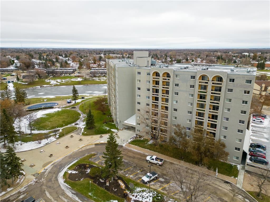 Main Photo: 812 3030 Pembina Highway in Winnipeg: Fort Richmond Condominium for sale (1K)  : MLS®# 202328307
