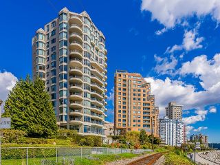 Photo 1: M1 2280 BELLEVUE Avenue in West Vancouver: Dundarave Condo for sale in "Regatta Pointe" : MLS®# R2879904
