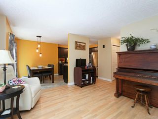 Photo 3: 117 2723 Jacklin Rd in Langford: La Langford Proper Row/Townhouse for sale : MLS®# 842337