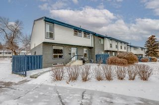 Photo 1: 92 6440 4 Street NW in Calgary: Thorncliffe Row/Townhouse for sale : MLS®# A2014229