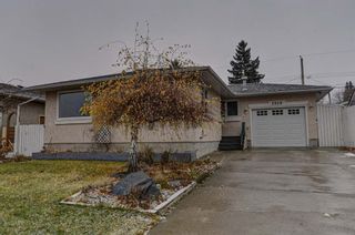 Photo 1: 1919 Canberra Road NW in Calgary: Collingwood Detached for sale : MLS®# A1181138