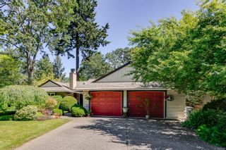 Photo 1: 932 Woodhall Dr in Saanich: SE High Quadra House for sale (Saanich East)  : MLS®# 909362