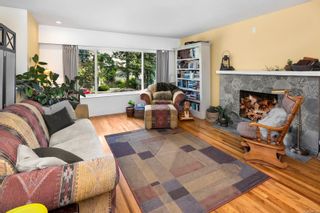 Photo 2: 904 Garthland Rd in Esquimalt: Es Kinsmen Park House for sale : MLS®# 945109