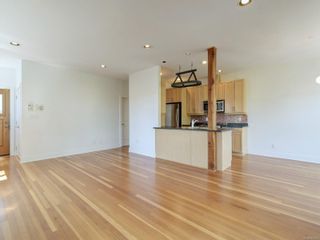 Photo 8: 2645 Mt. Stephen Ave in Victoria: Vi Oaklands Half Duplex for sale : MLS®# 907537