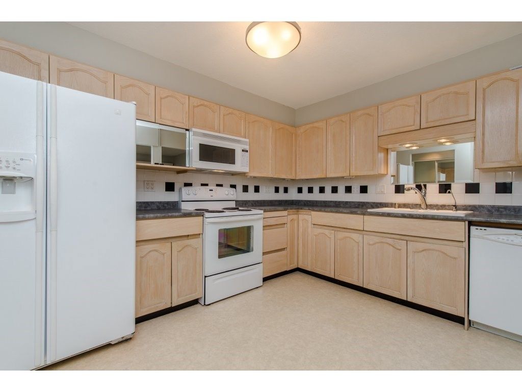 Photo 3: Photos: 202 2491 GLADWIN Road in Abbotsford: Abbotsford West Condo for sale in "LAKEWOOD GARDENS" : MLS®# R2134176