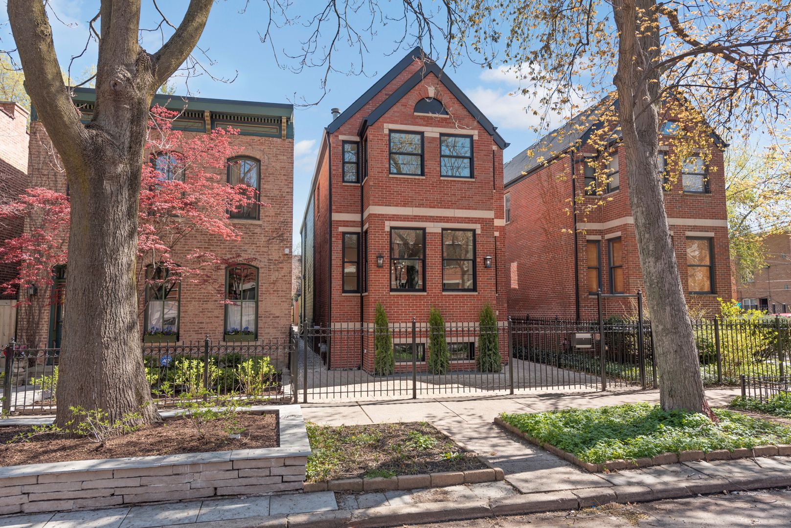 Main Photo: 2139 W Schiller Street in Chicago: CHI - West Town Residential for sale ()  : MLS®# 11420654
