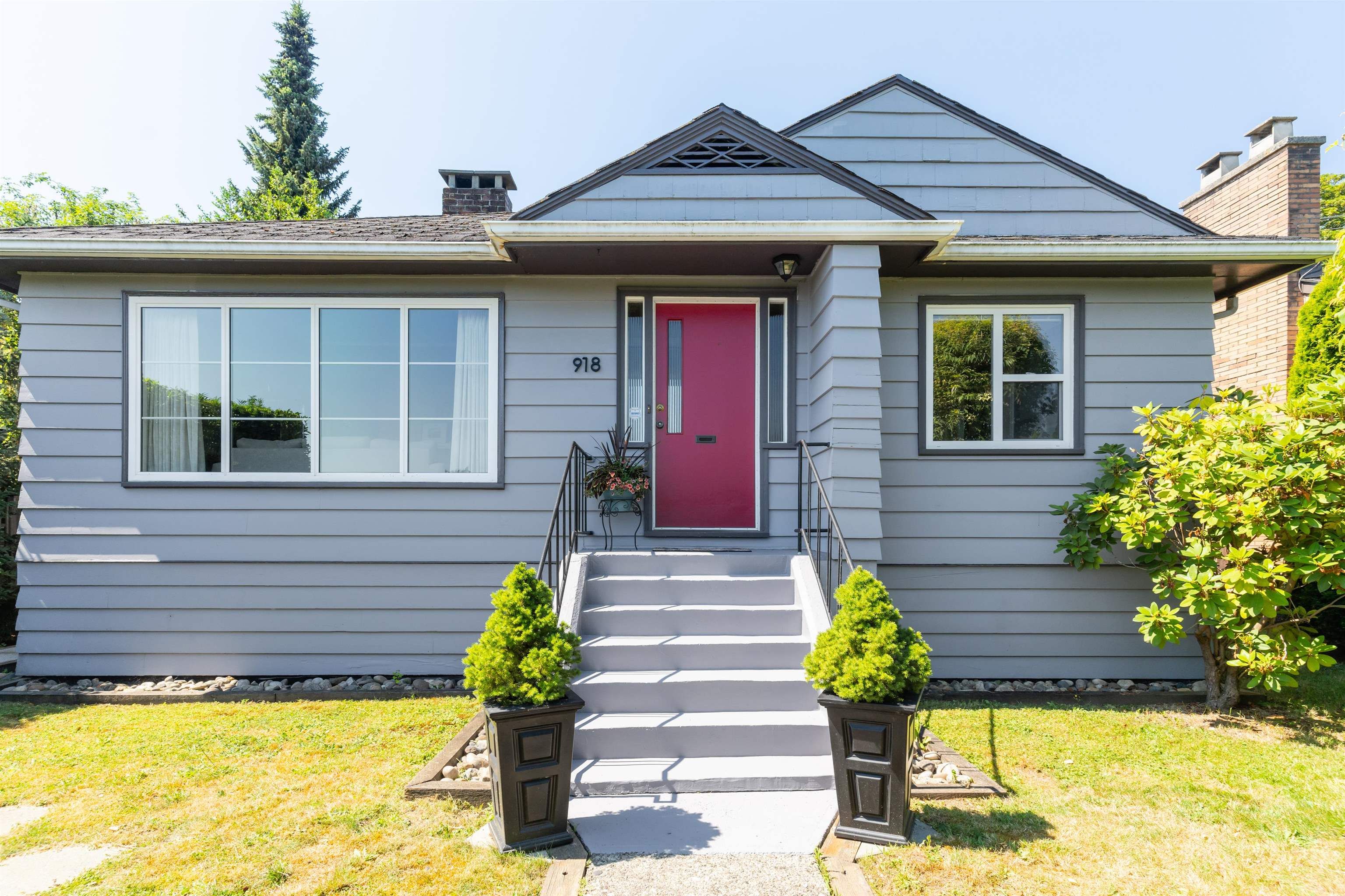 Main Photo: 918 BURNABY Street in New Westminster: The Heights NW House for sale : MLS®# R2713912