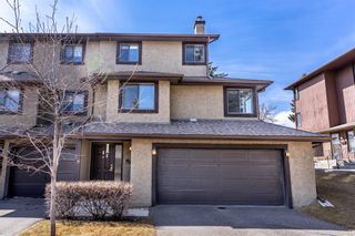 Photo 1: 28 Glamis Gardens SW in Calgary: Glamorgan Row/Townhouse for sale : MLS®# A1205535
