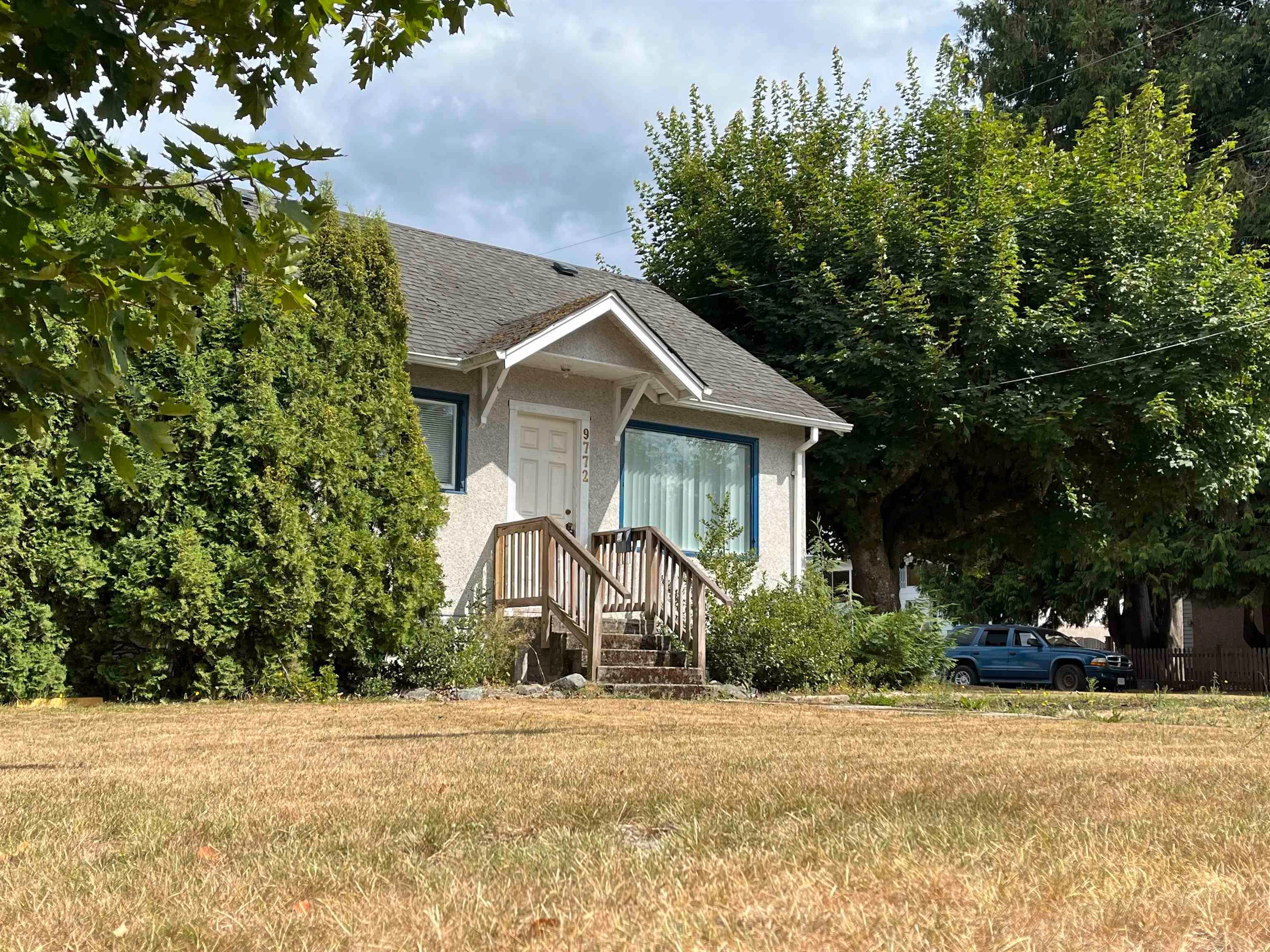 Main Photo: 9772 WILLIAMS Street in Chilliwack: Chilliwack Proper East House for sale : MLS®# R2795618