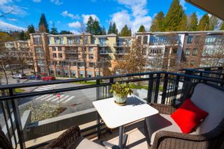 Photo 18: 300 533 WATERS EDGE Crescent in West Vancouver: Park Royal Condo for sale in "Waters Edge" : MLS®# R2870893