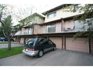 Photo 2: 64 1055 72 Avenue NW in CALGARY: Huntington Hills Townhouse for sale (Calgary)  : MLS®# C3575481