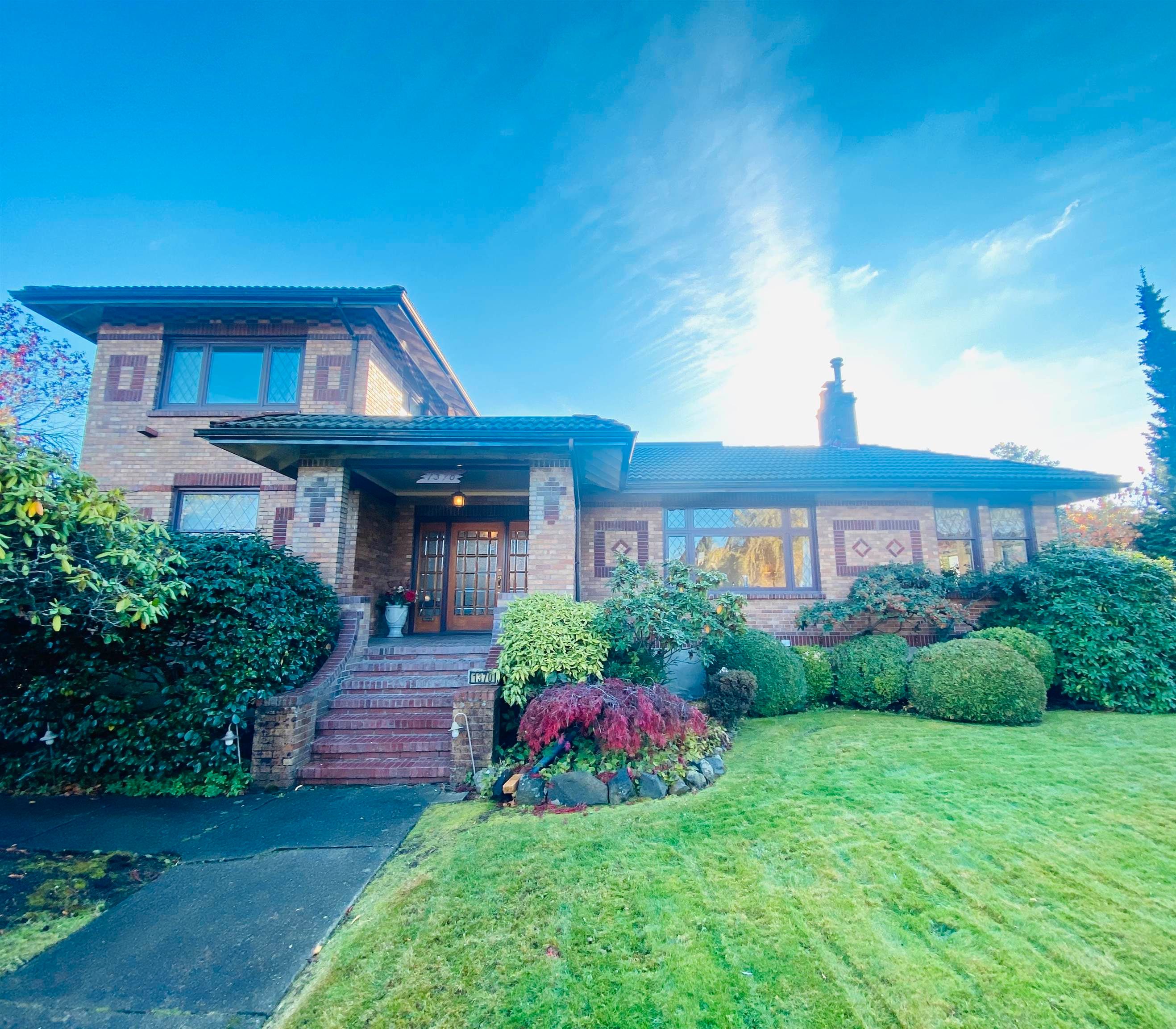 Main Photo: 1370 MINTO Crescent in Vancouver: Shaughnessy House for sale (Vancouver West)  : MLS®# R2737870