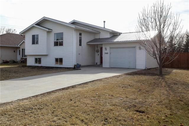 Main Photo: 340 Maplewood Street in Steinbach: House for sale : MLS®# 202106513