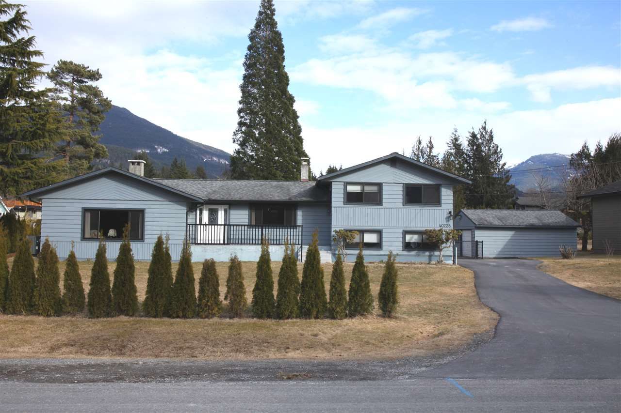 Main Photo: 40228 DIAMOND HEAD Road in Squamish: Garibaldi Estates House for sale : MLS®# R2348707