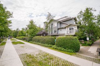 Photo 3: 39 7428 SOUTHWYNDE Avenue in Burnaby: South Slope Townhouse for sale (Burnaby South)  : MLS®# R2714491