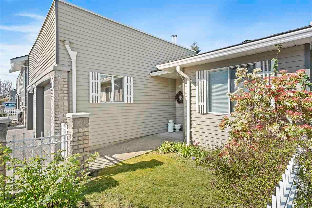 Photo 2: Photos: 16 6320 48A Avenue in Delta: Holly Townhouse for sale in ""GARDEN ESTATES"" (Ladner)  : MLS®# R2568766