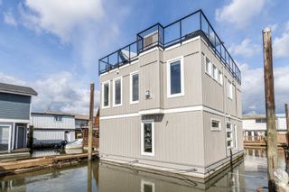 Photo 2: 302 8191 RIVER Road in Richmond: West Cambie House for sale in "Richmond Marina" : MLS®# R2886612