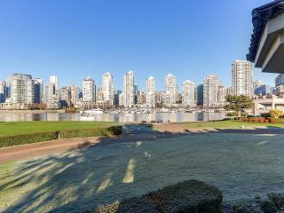 Photo 1: 219 1869 SPYGLASS Place in Vancouver: False Creek Condo for sale in "THE REGATTA" (Vancouver West)  : MLS®# R2327588