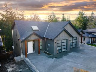 Photo 1: 228 Golden Oaks Cres in Nanaimo: Na Hammond Bay Half Duplex for sale : MLS®# 891422