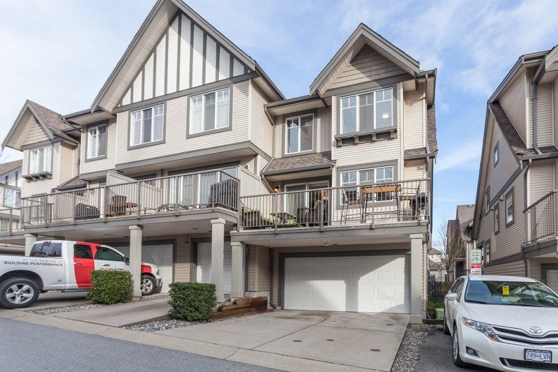 Main Photo: 64 20038 70 Avenue in Langley: Willoughby Heights Townhouse for sale in "Daybreak" : MLS®# R2141794